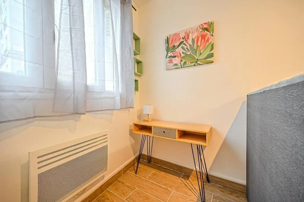 Appartement Parisien - Gambetta 0*, Paris France