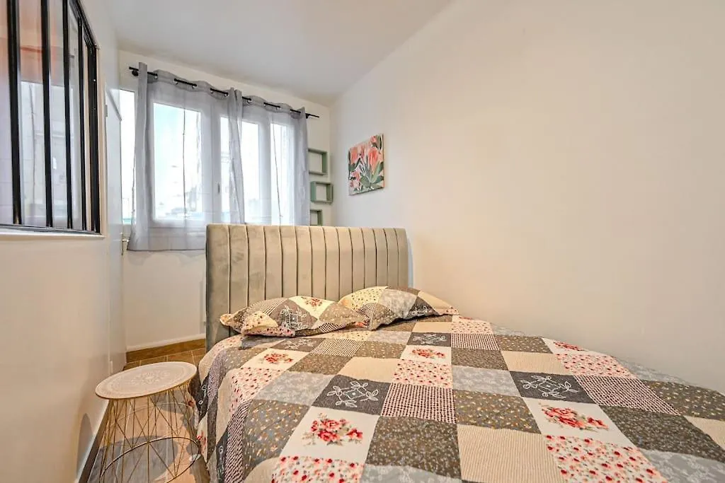 Apartment Appartement Parisien - Gambetta France
